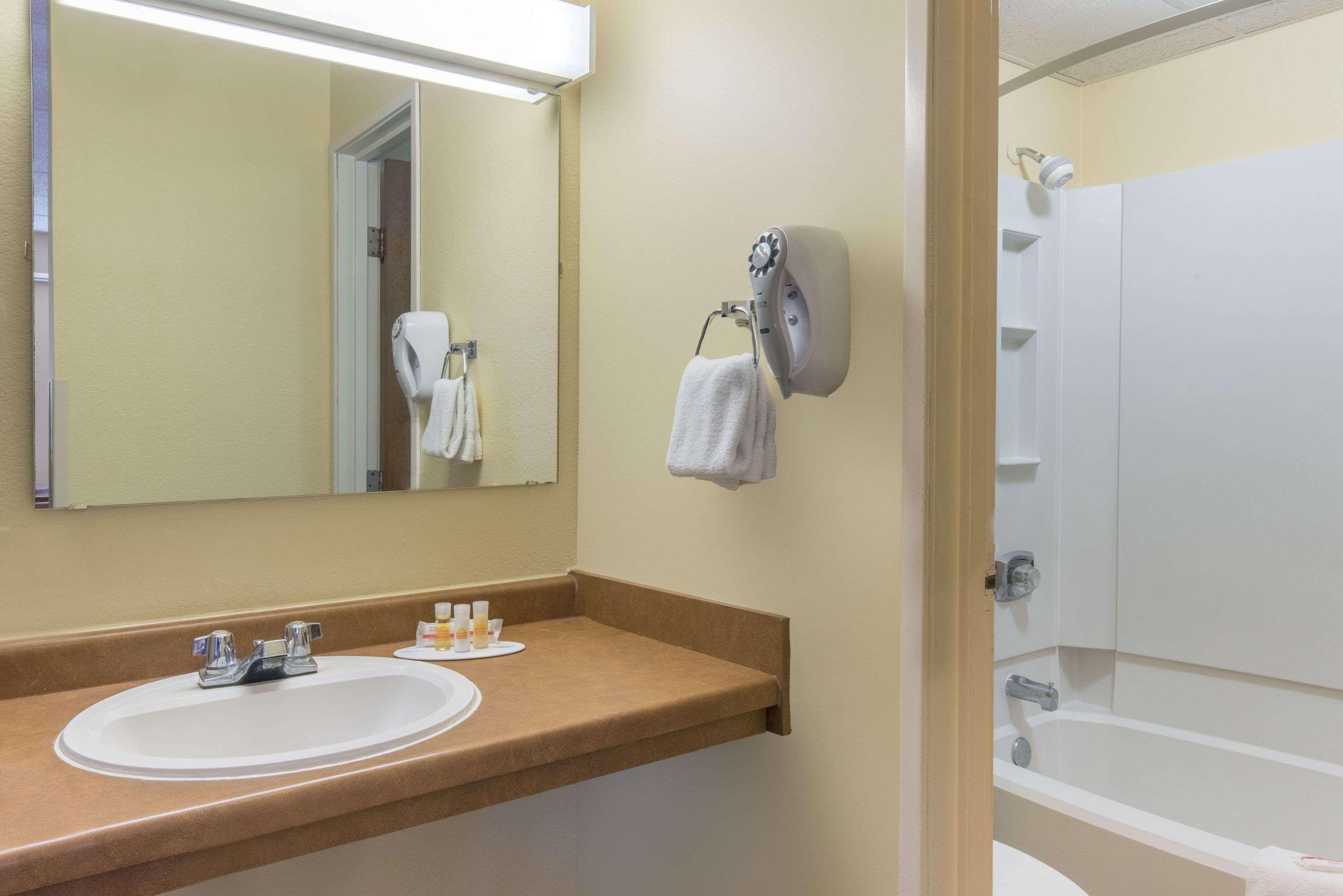 Days Inn By Wyndham Minot Exteriér fotografie
