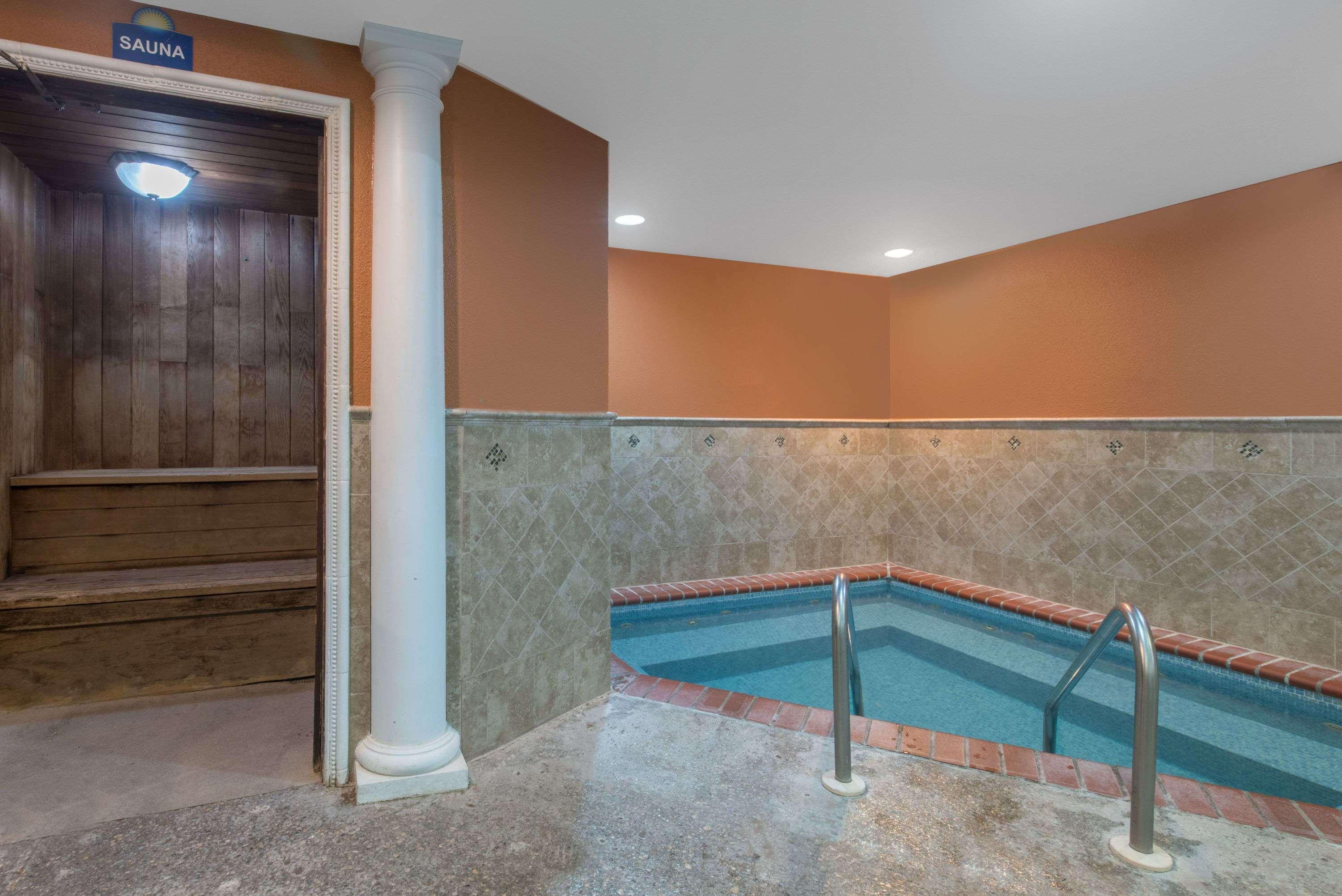Days Inn By Wyndham Minot Exteriér fotografie