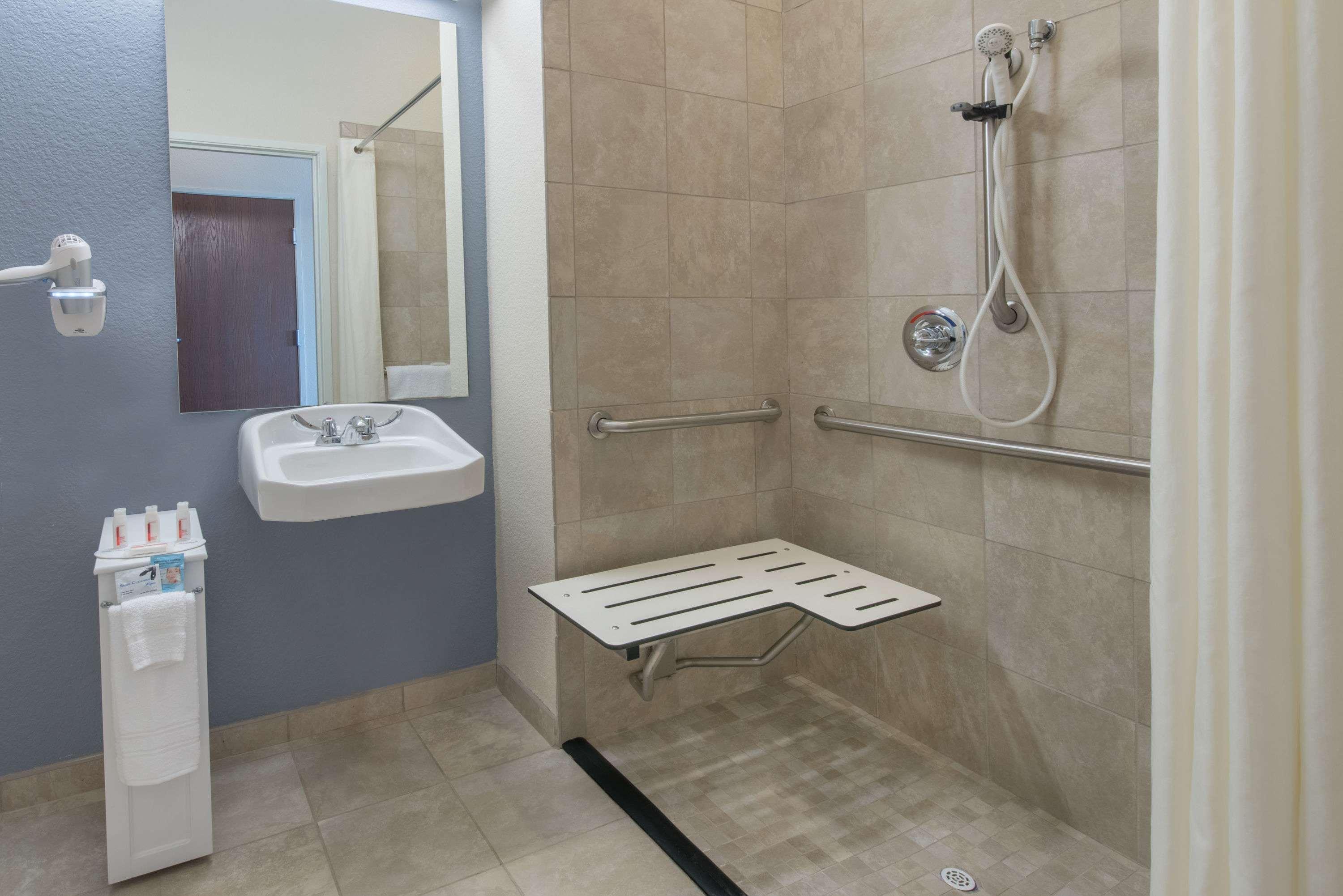 Days Inn By Wyndham Minot Exteriér fotografie