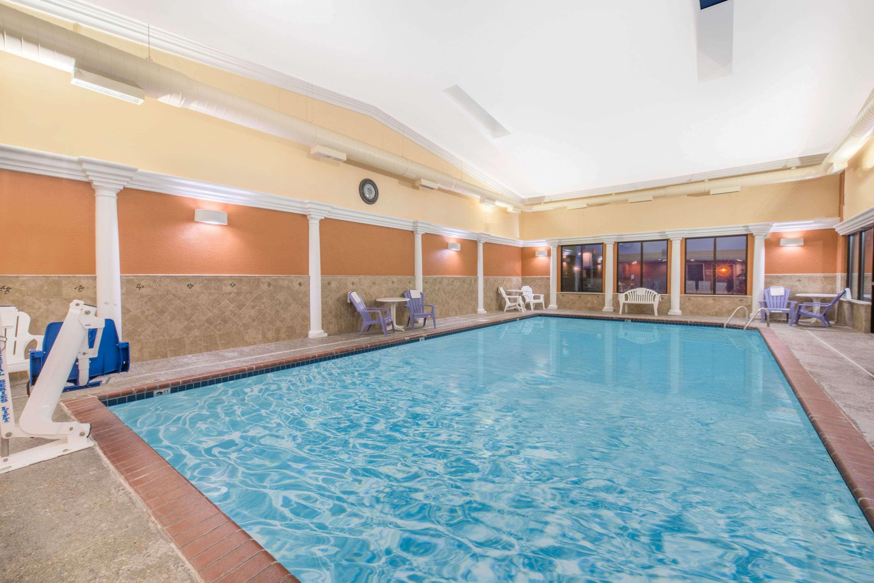 Days Inn By Wyndham Minot Exteriér fotografie